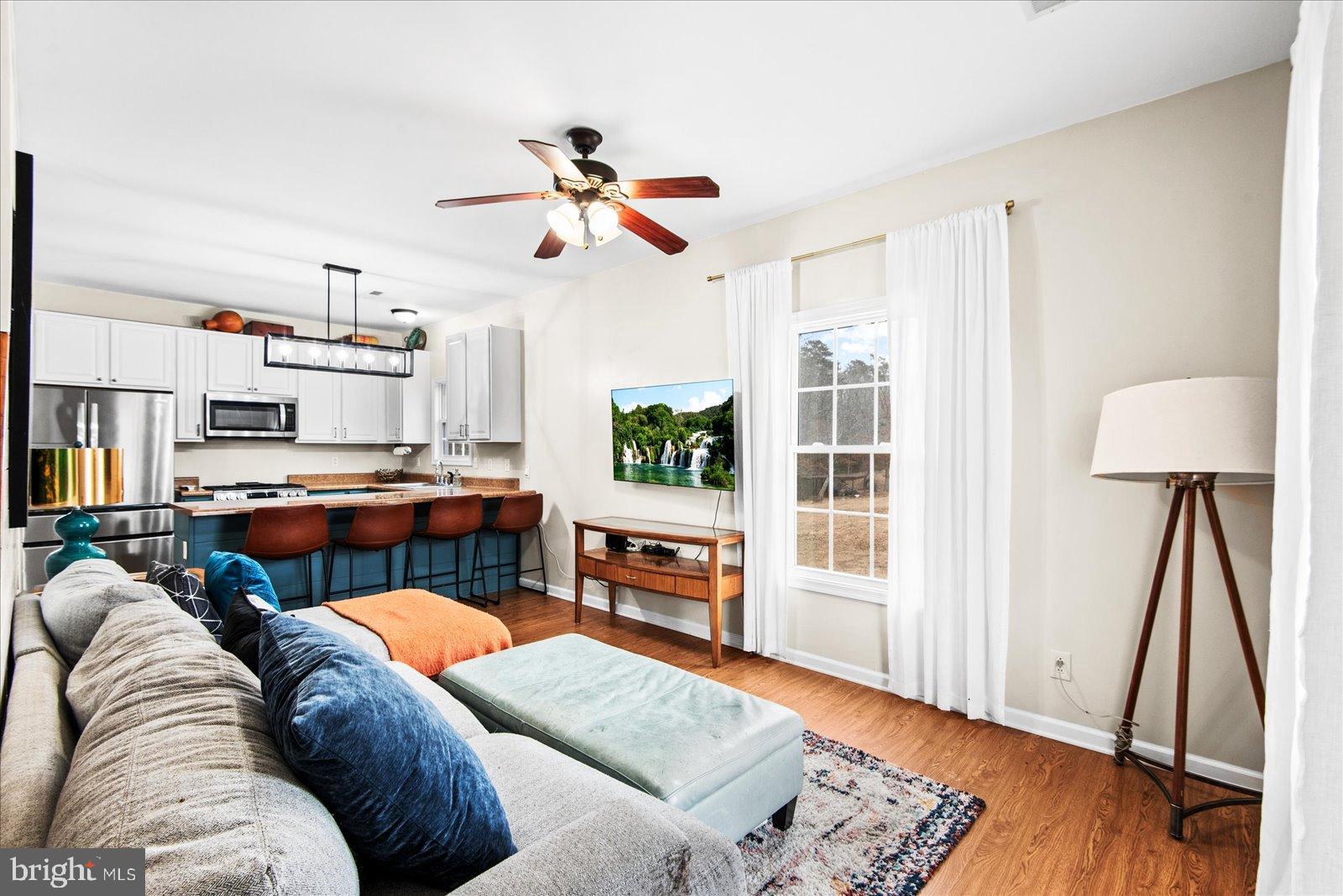 11310 St Just Road Unionville, VA 22567 - Photo 5 of 40 Modern living space with natural light.
