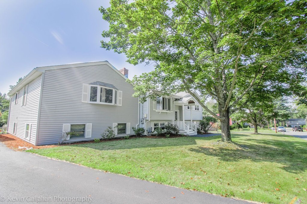 60 Roper Lane Tewksbury, MA 01876 - Photo 3 of 20 Gallery Image 3
