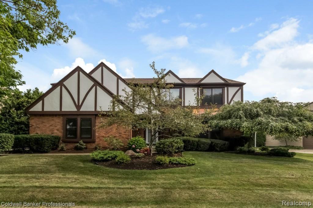 2300 North Fairview Lane Rochester, MI 48306 - Photo 1 of 43 001-Front_View-1936210-medium.jpg