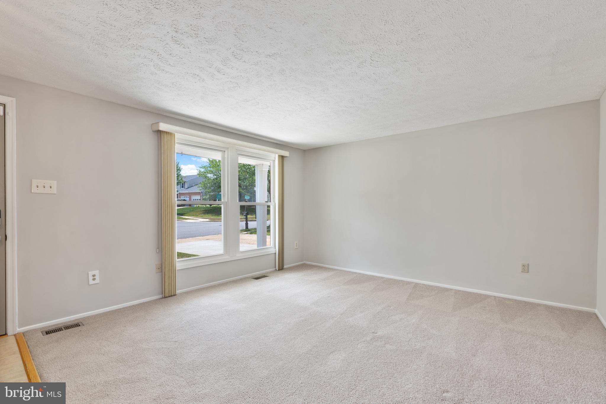 8812 E Grove Upper Marlboro, MD 20774 - Photo 4 of 37