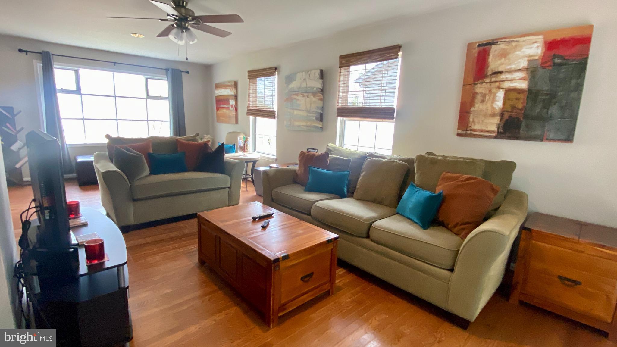 8607 Edison Lane Clinton, MD 20735 - Photo 11 of 52 Family room 3