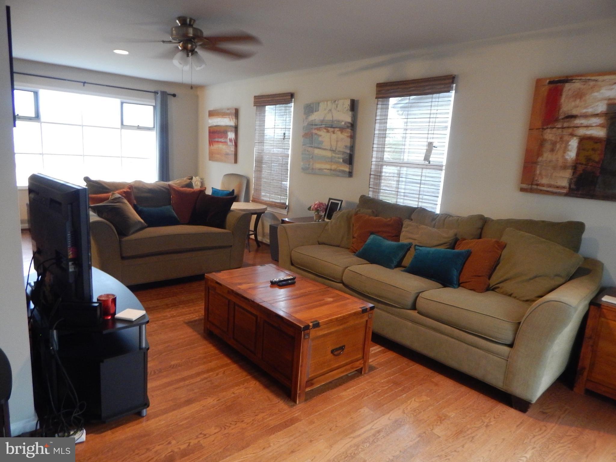 8607 Edison Lane Clinton, MD 20735 - Photo 12 of 52 Family room 4