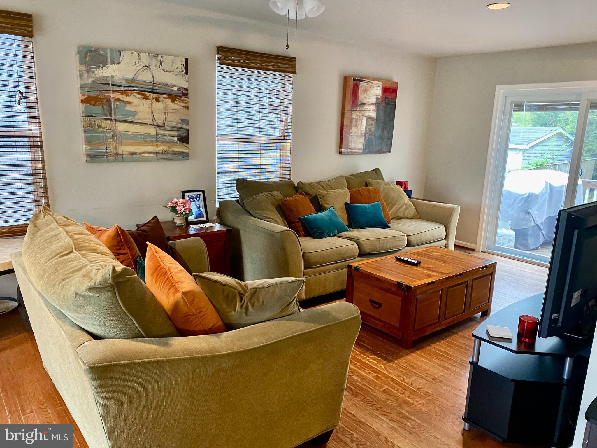 8607 Edison Lane Clinton, MD 20735 - Photo 10 of 52 Family room 2