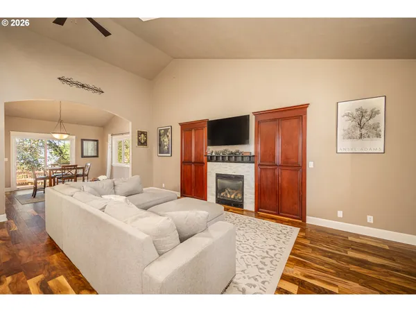 $555,000 | 1750 Taylor Avenue, Cottage Grove, OR 97424