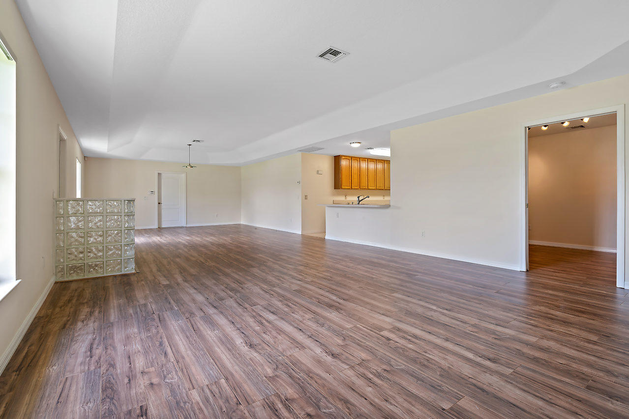 3516 Southwest Macon Road Port St. Lucie, FL 34953 - Photo 6 of 43 006-3516SWMaconRoad-PortStLucie-FL-small
