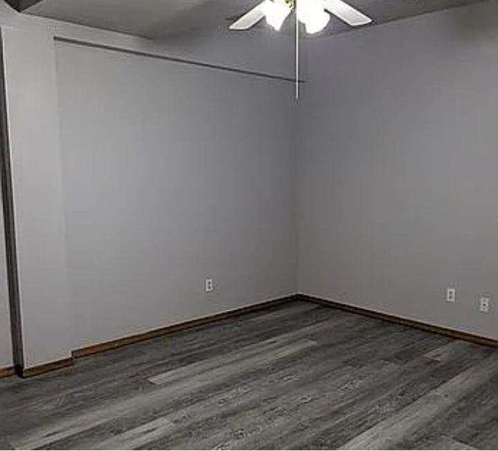 105 South Liberty Street Marion, IL 62959 - Photo 9 of 13 a view of a small space with wooden floor and a window