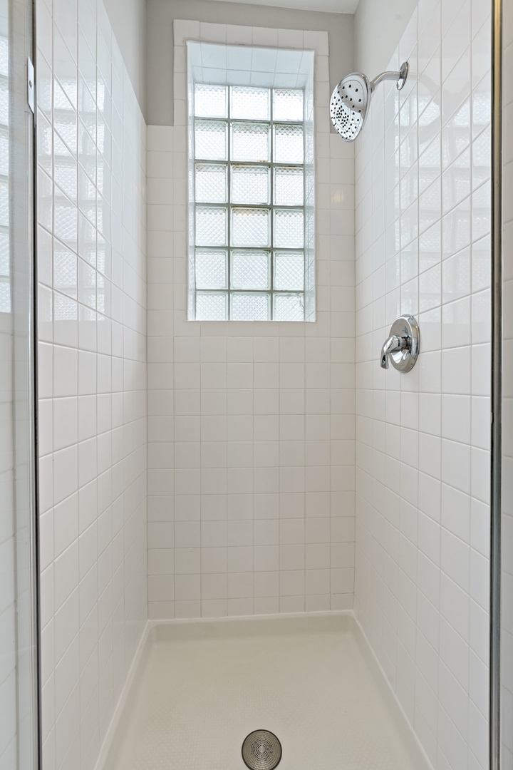 2127 West Rice Street, Unit 3E Chicago, IL 60622 - Photo 8 of 14