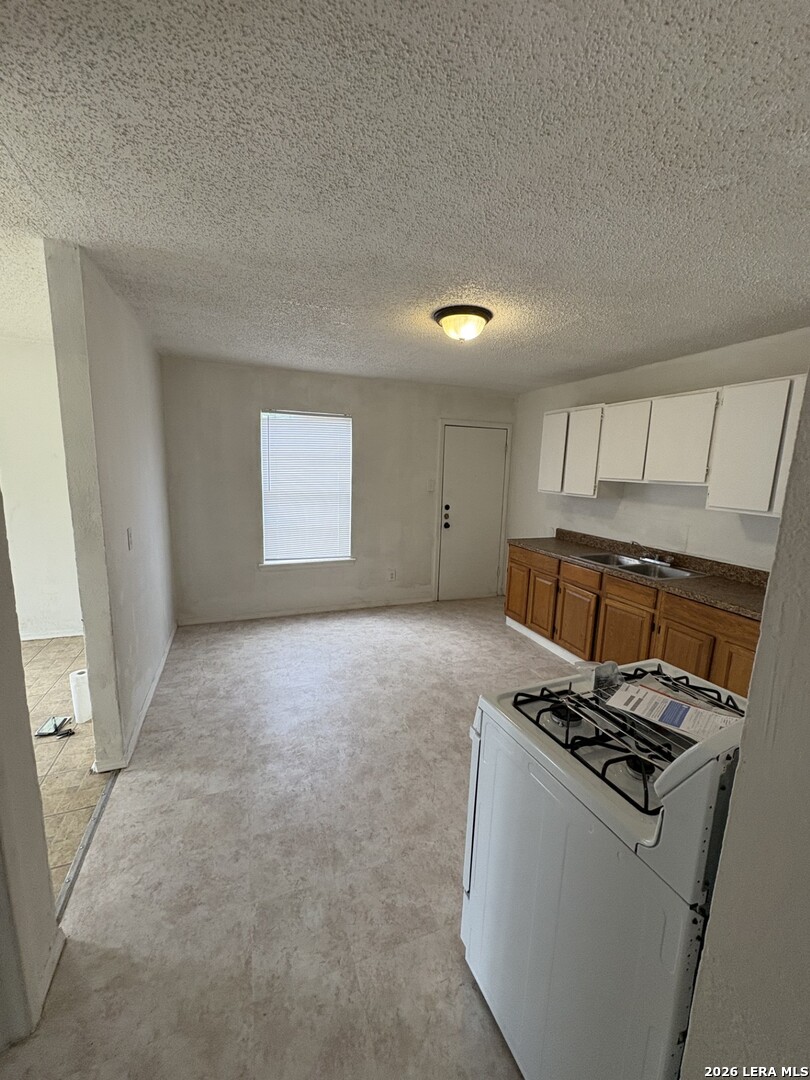 2513 Quintana Road San Antonio, TX 78211 - Photo 3 of 15