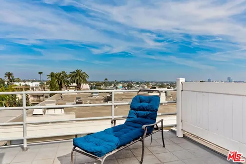 $1,250,000 | 964 Hancock Avenue, Unit 302, West Hollywood, CA 90069