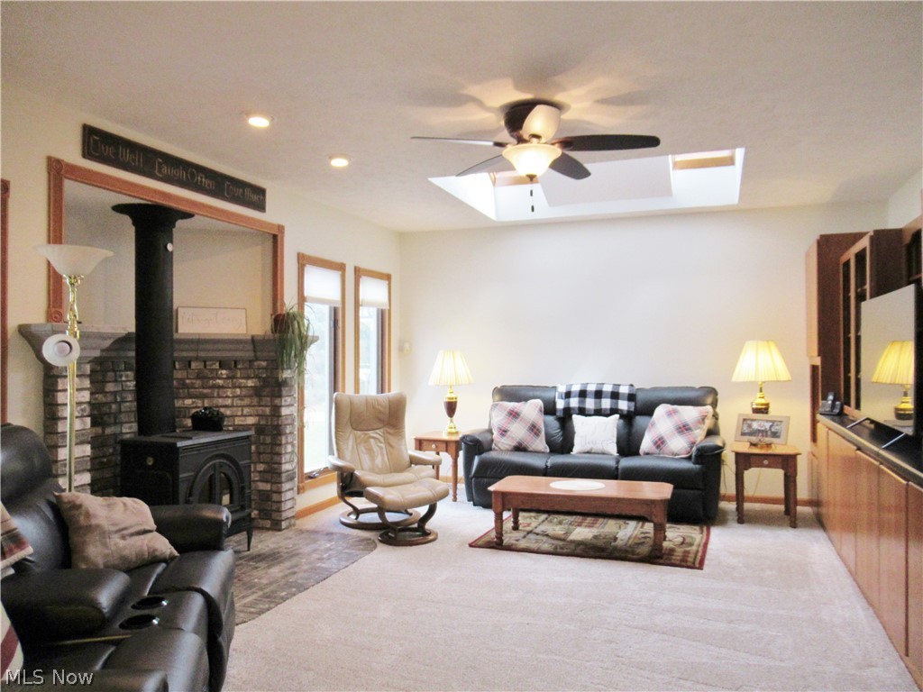 6536 Lake Road Medina, OH 44256 - Photo 10 of 35 Vaulted family room