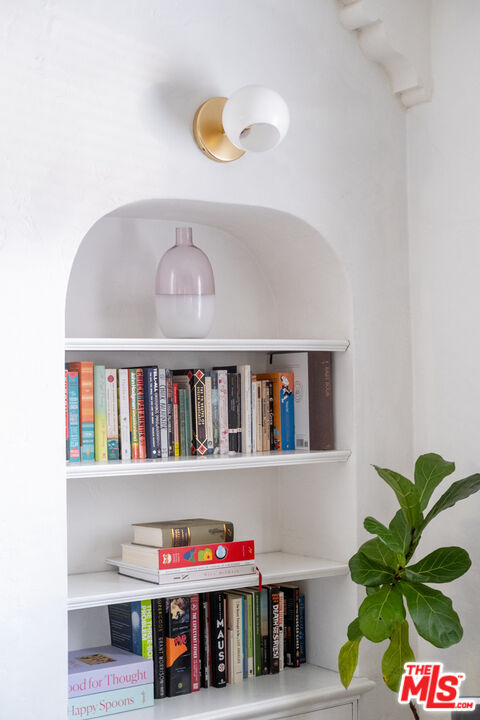 708 South Cedar Street Glendale, CA 91205 - Photo 18 of 38 a living room with furniture and a book shelf