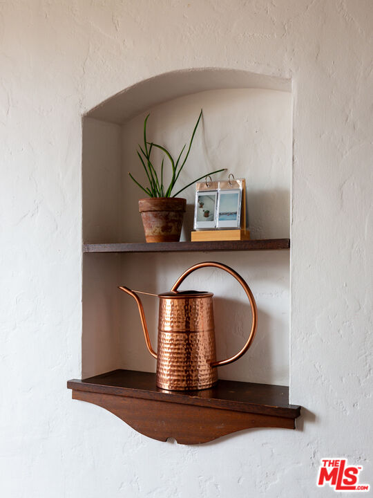 708 South Cedar Street Glendale, CA 91205 - Photo 19 of 38 a room with a potted plant and a potted plant