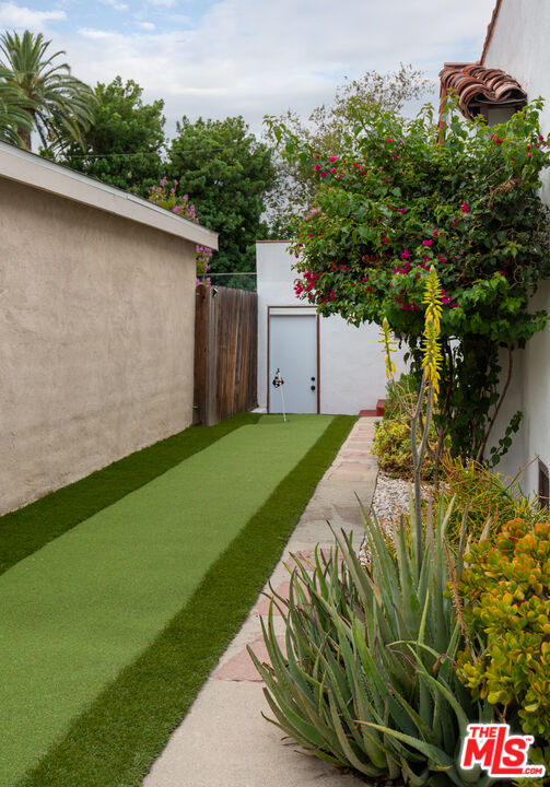 708 South Cedar Street Glendale, CA 91205 - Photo 37 of 38 a view of a back yard of the house