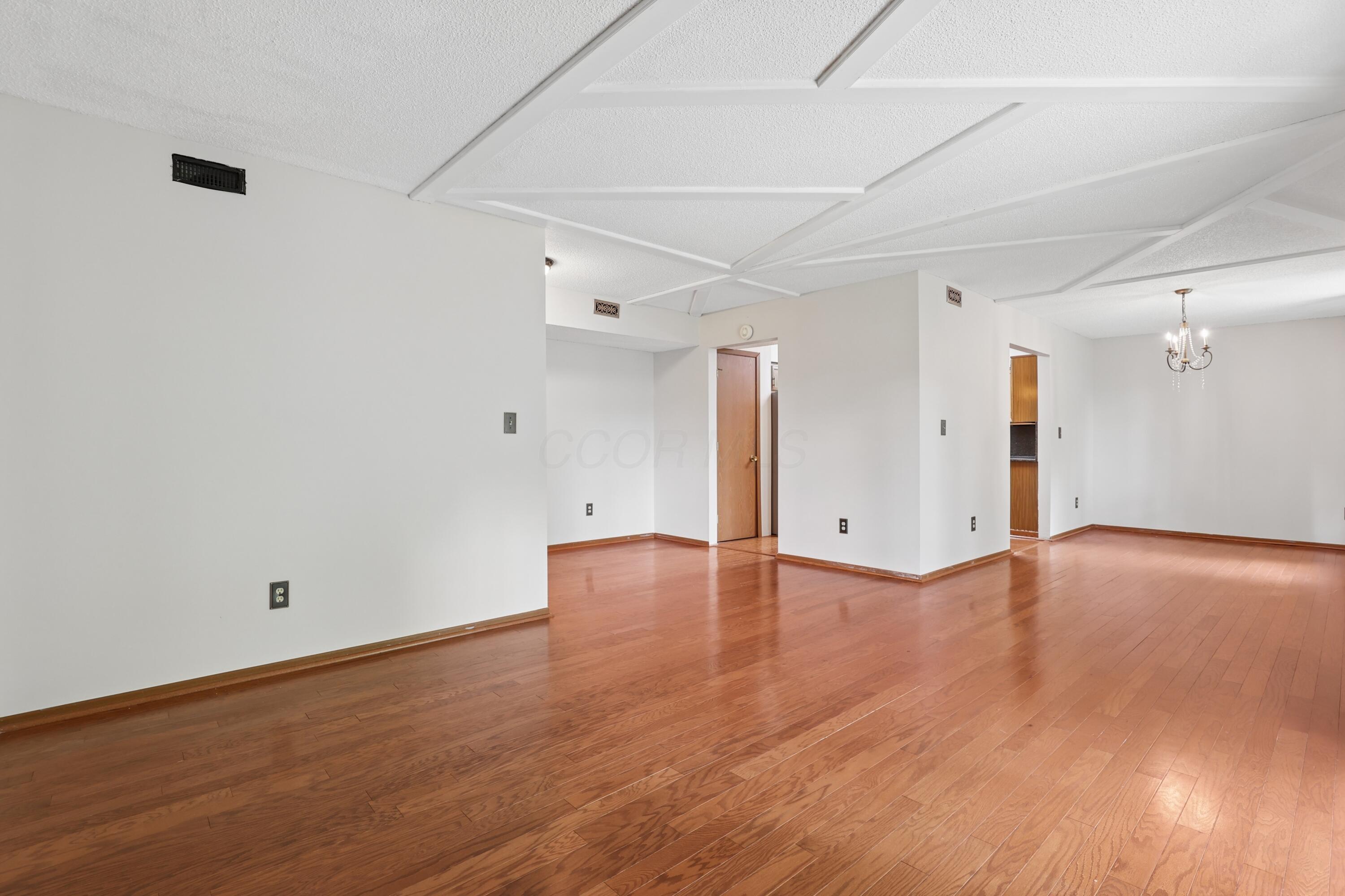 4145 Karl Road, Unit 228 Columbus, OH 43224 - Photo 14 of 29 Living Rm facing Foyer, K and Dining Rm