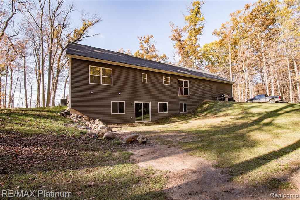 5590 Hartland Road Fenton, MI 48430 - Photo 31 of 46