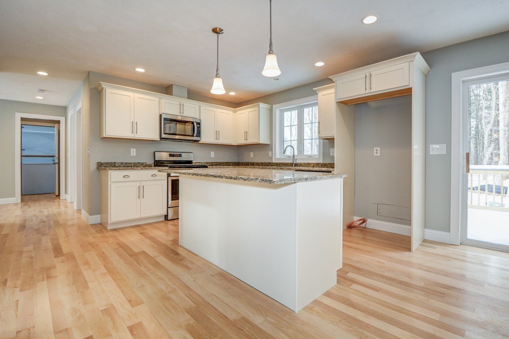 328 Groton Road Westford, MA 01886 - Photo 9 of 30 Gallery Image 9