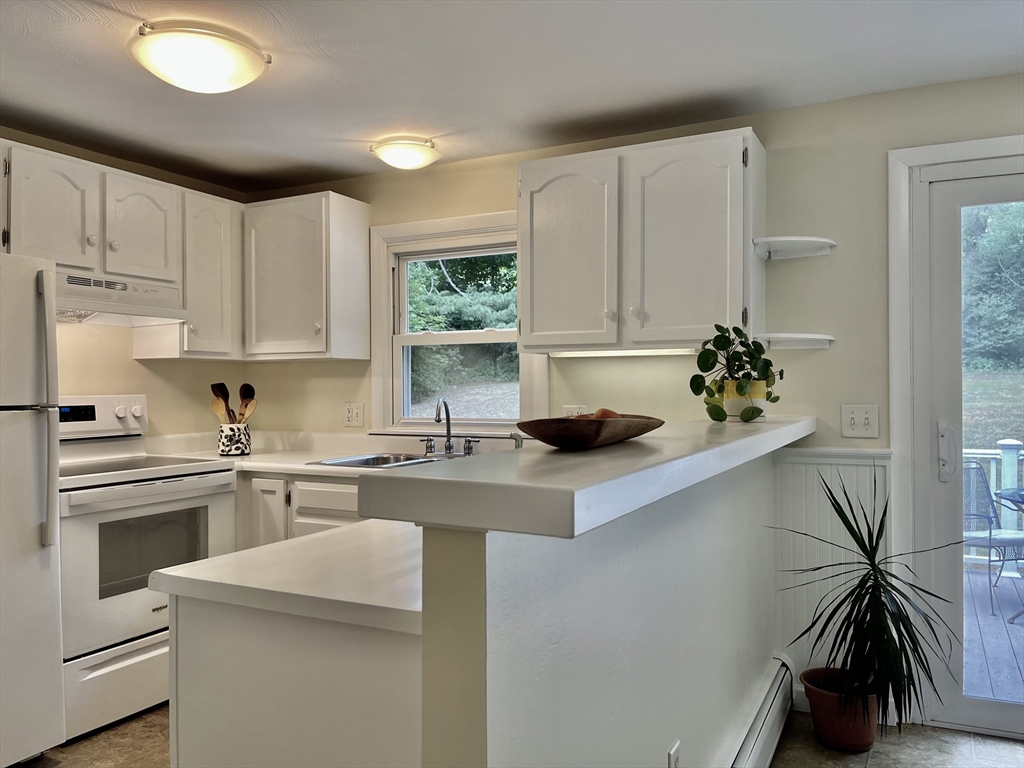 39 Jeffrey Lane Amherst, MA 01002 - Photo 7 of 41