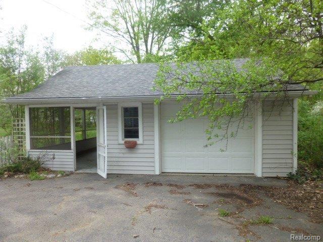 10684 Quirk Road Belleville, MI 48111 - Photo 2 of 19 P1040677.JPG