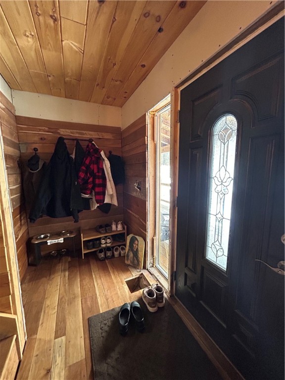 475 Kelly Hill Road Orange, NY 14815 - Photo 11 of 44 Foyer