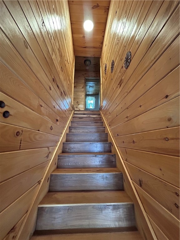 475 Kelly Hill Road Orange, NY 14815 - Photo 13 of 44 Wide Stairs