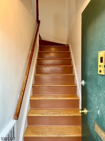 $1,750 | 22 West Roselle Avenue, Unit B, Roselle Park, NJ 07204