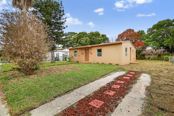 $224,900 | 405 North 22nd Street, Fort Pierce, FL 34950