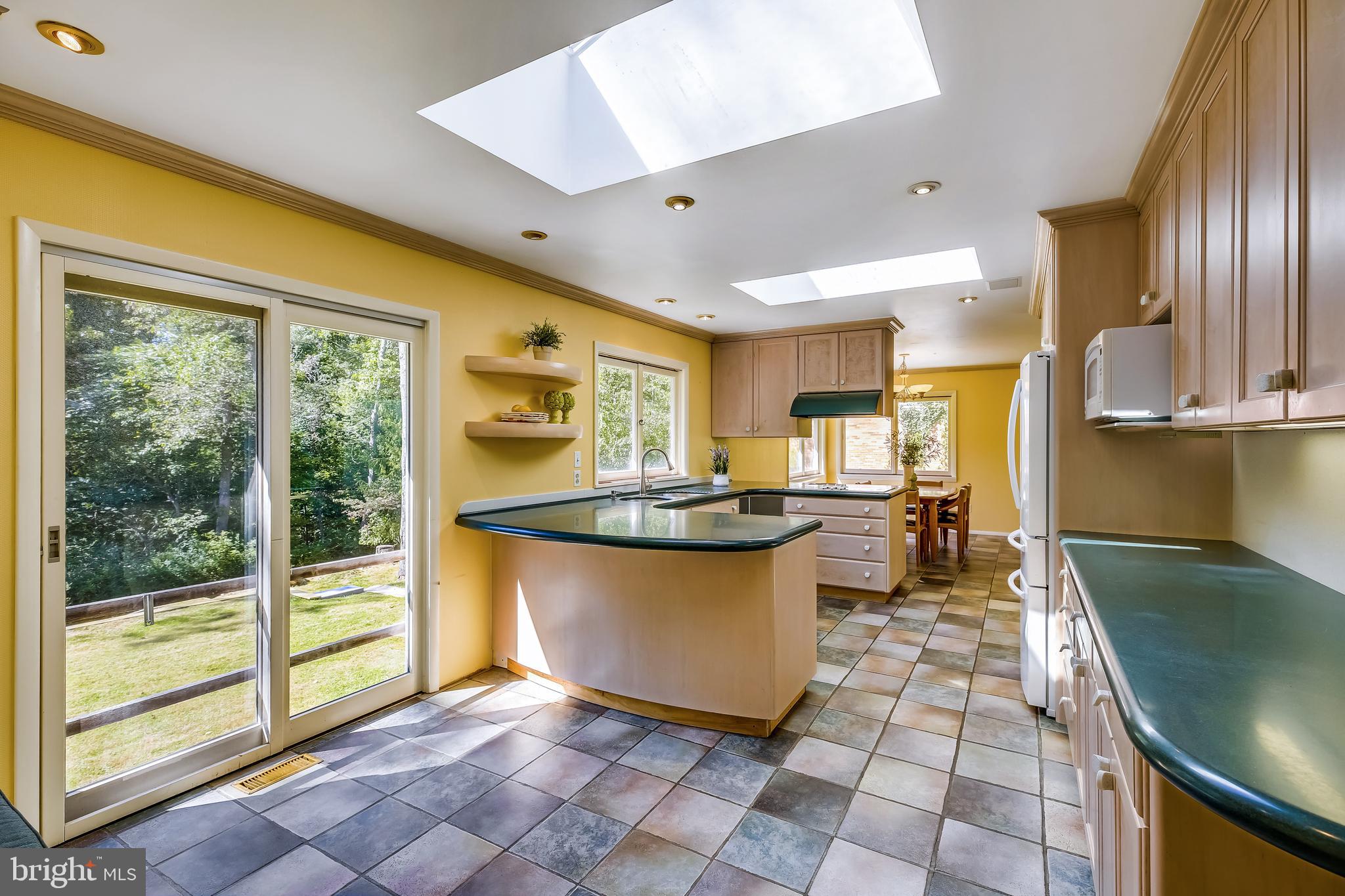 24522 Fossen Road Damascus, MD 20872 - Photo 7 of 32 Tons of Natural light.