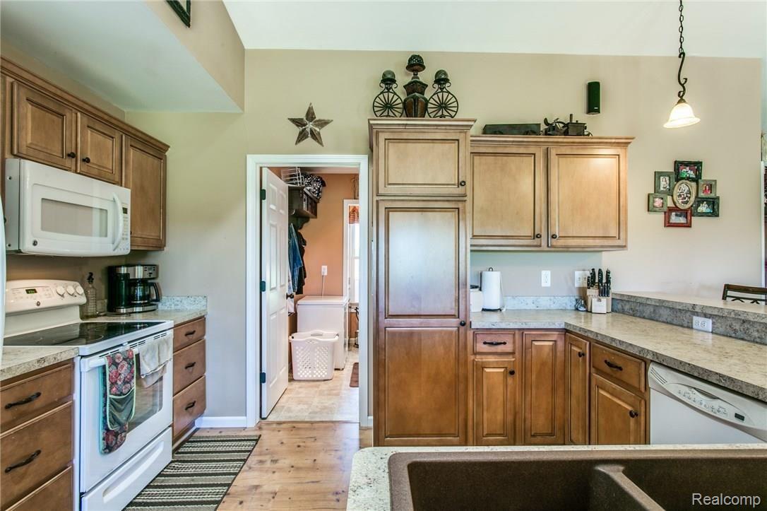 6190 North Road Fort Gratiot, MI 48059 - Photo 10 of 27 6190 North Rd-15.JPG