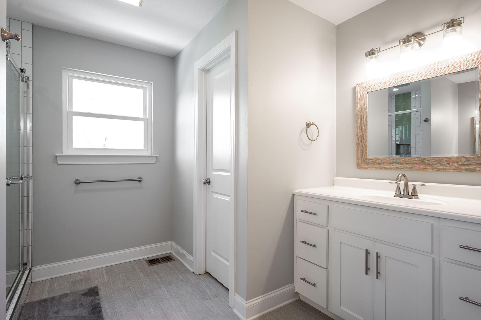 6909 Sims Road Harrison, TN 37341 - Photo 43 of 96 Primary Suite