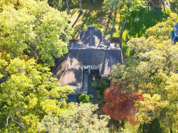 a view of a back yard