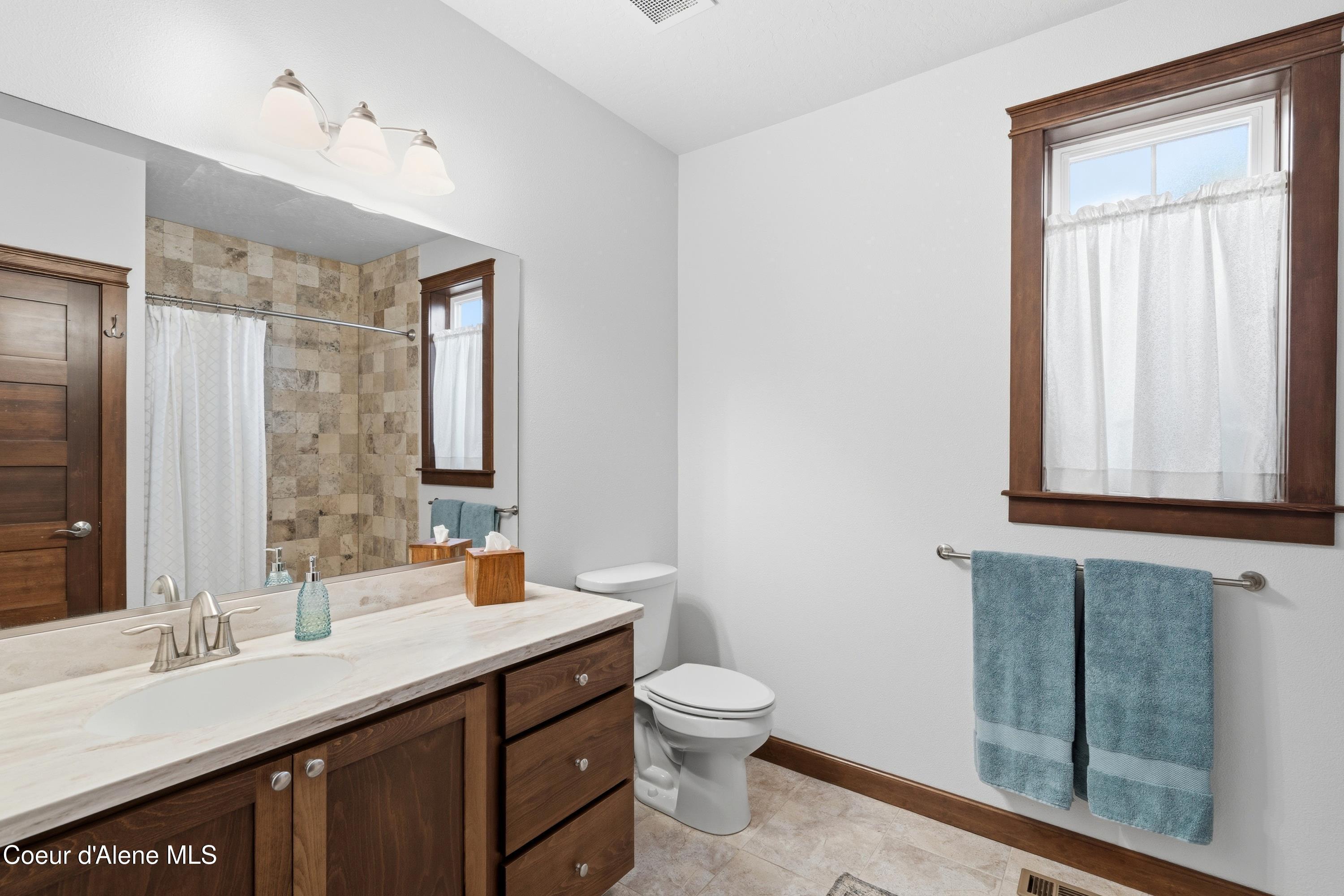 4583 Greenchain Loop, Unit 9 Coeur D'Alene, ID 83814 - Photo 20 of 38 BATH