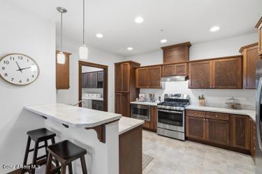 4583 Greenchain Loop, Unit 9 Coeur D'Alene, ID 83814 - Photo 9 of 38 BREAKFAST BAR