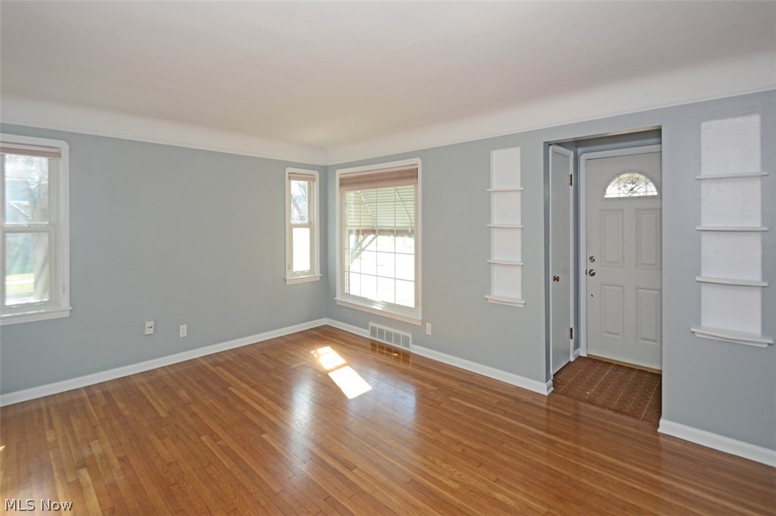 6329 Stanbury Road Parma, OH 44129 - Photo 3 of 35