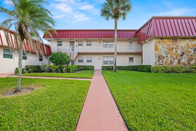 $97,500 | 12016 Greenway Circle South, Unit 203, Royal Palm Beach, FL 33411