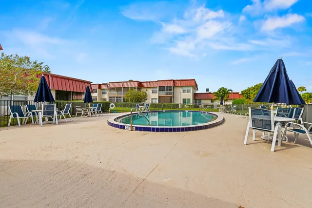 $97,500 | 12016 Greenway Circle South, Unit 203, Royal Palm Beach, FL 33411