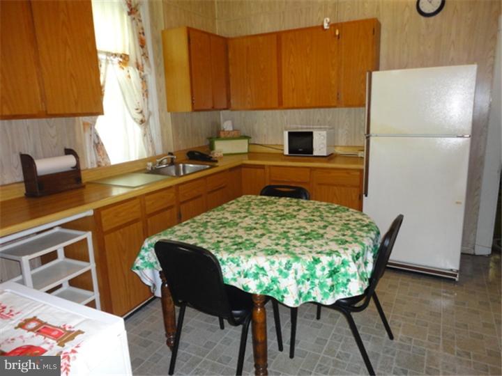 1213 Old York Road Burlington, NJ 08016 - Photo 3 of 8 Kitchen