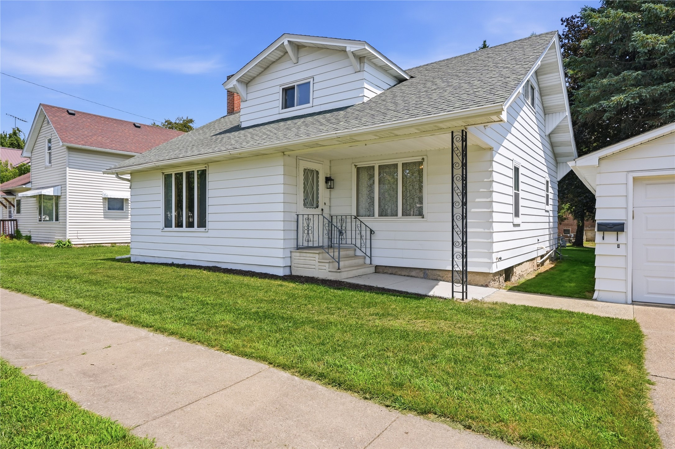 136 Barber Street Stanley, WI 54768 - Photo 4 of 38
