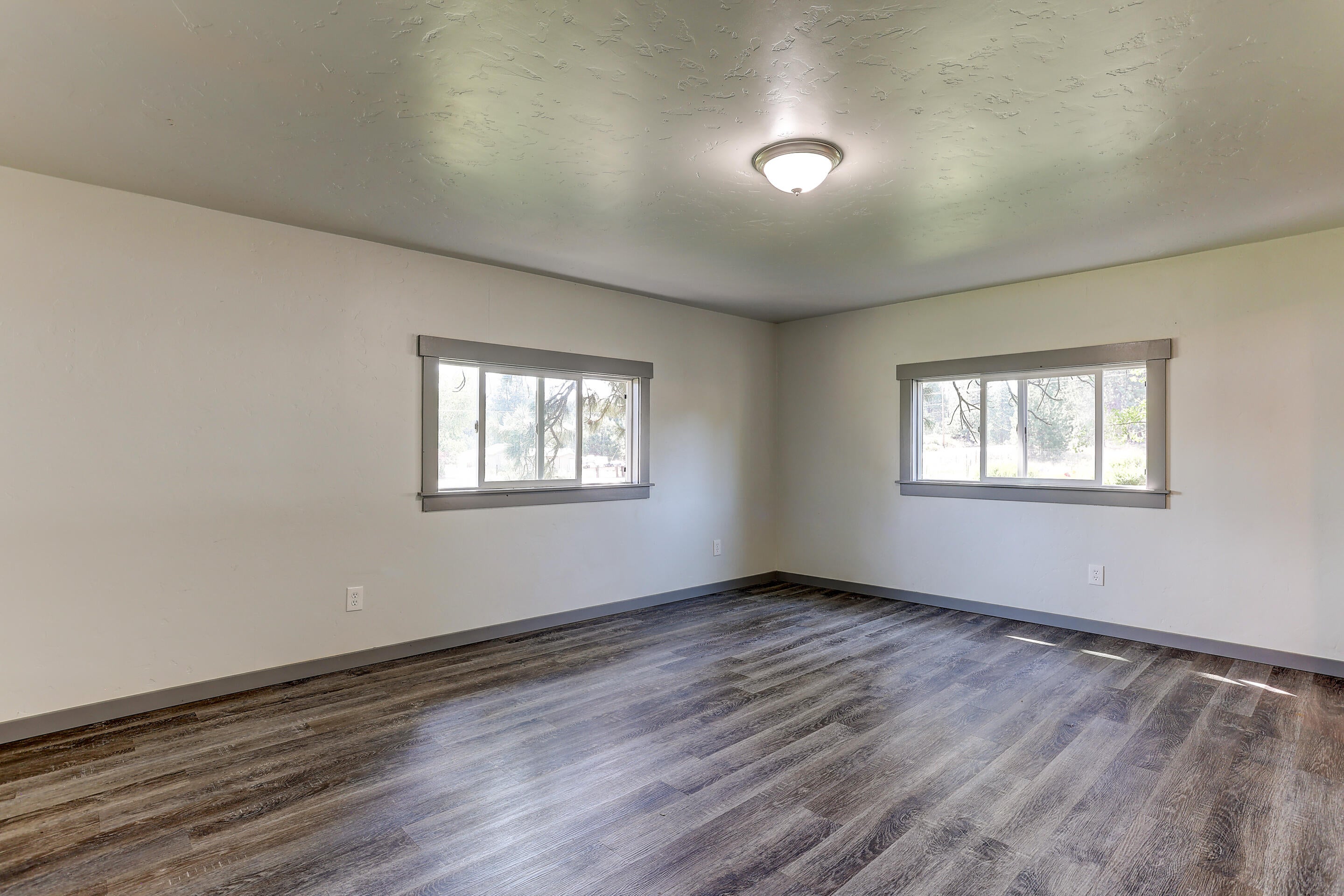 19239 Shoshone Road Bend, OR 97702 - Photo 27 of 39 Primary Bedroom Main Home
