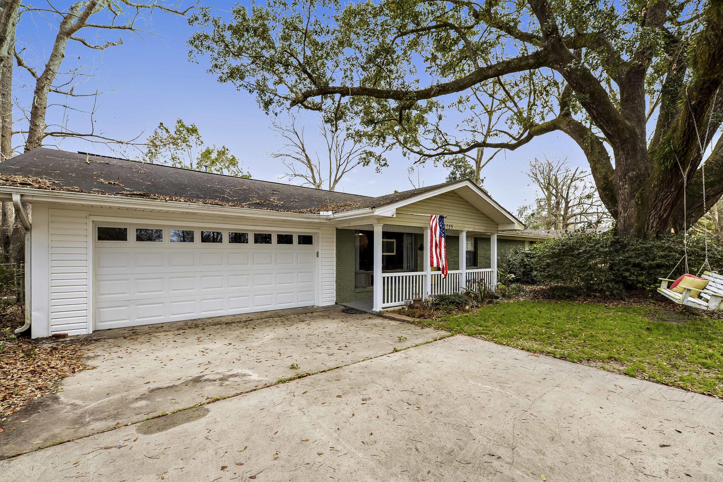 2725 Dantzler Street Moss Point, MS 39563 - Photo 2 of 22 002