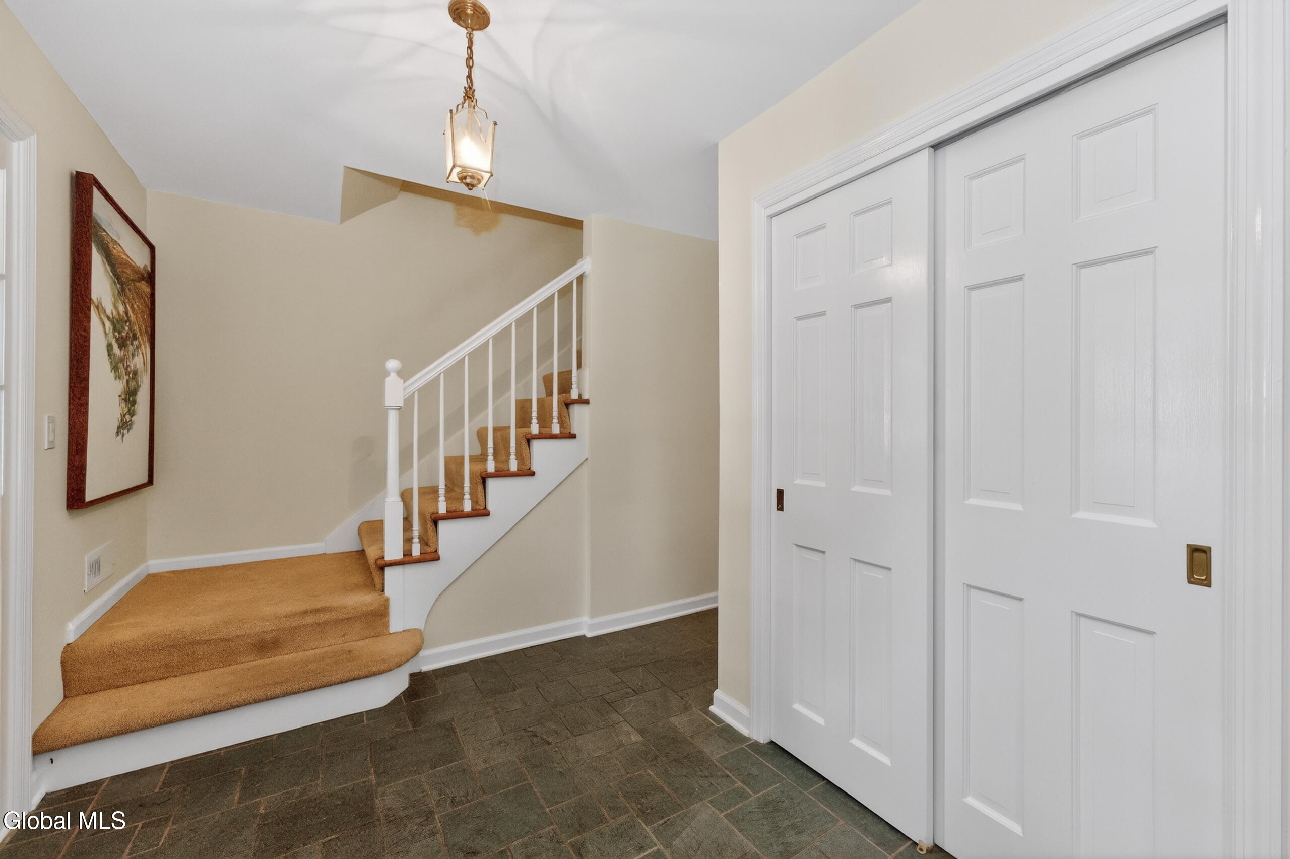 1222 Hempstead Road Niskayuna, NY 12309 - Photo 8 of 52 1 Entryway 2
