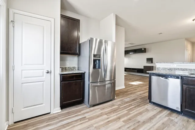 $1,999 | 914 Canyon Hill Lane, Rosenberg, TX 77471