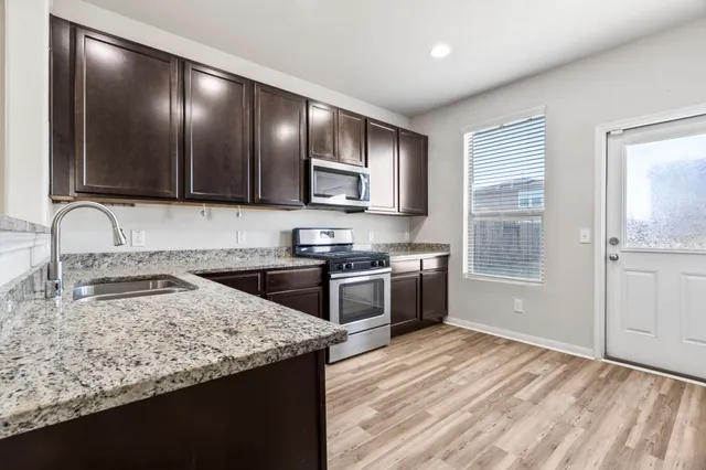 $1,999 | 914 Canyon Hill Lane, Rosenberg, TX 77471