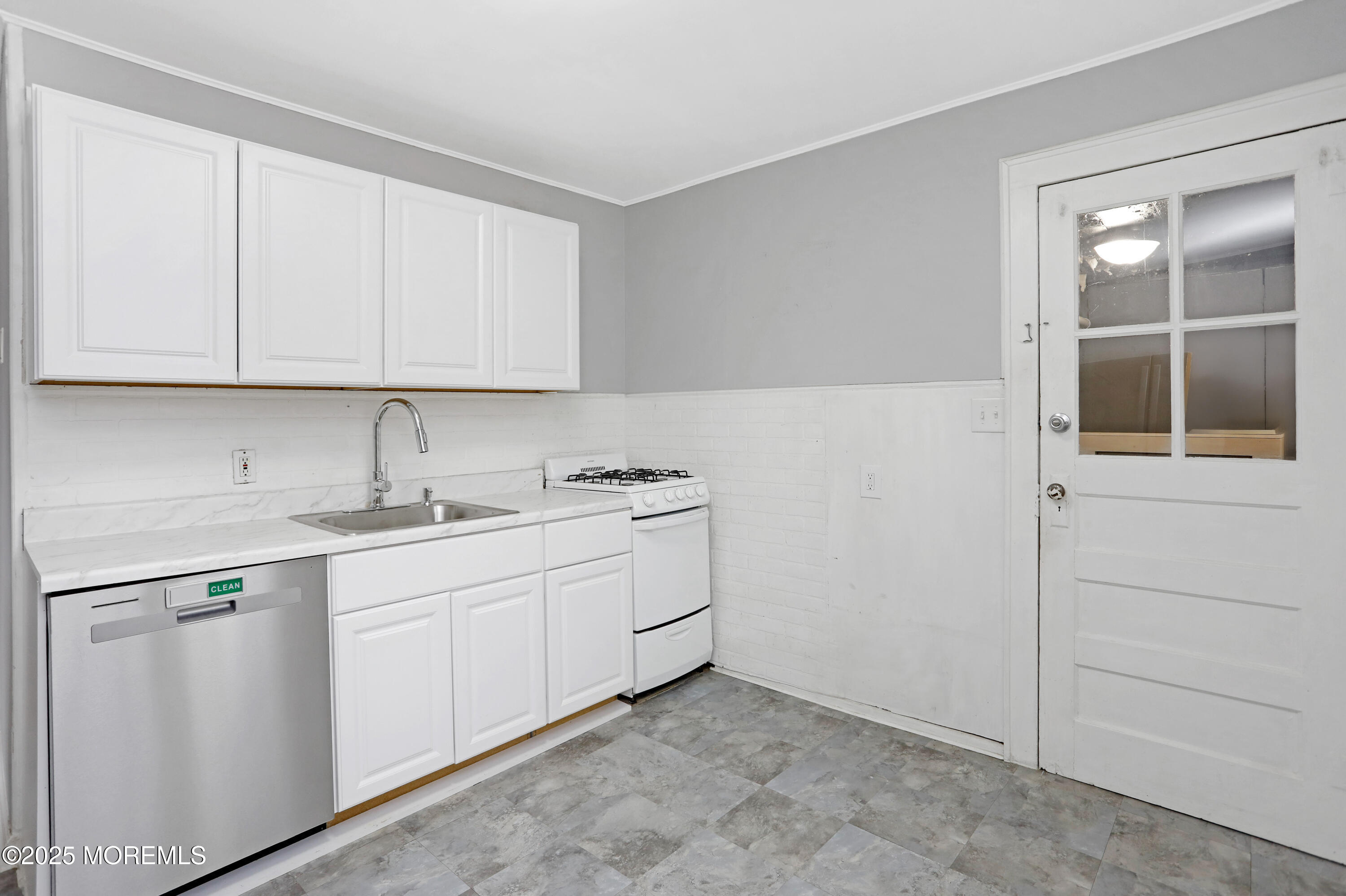 120 Victoria Place Union Beach, NJ 07735 - Photo 11 of 18 13