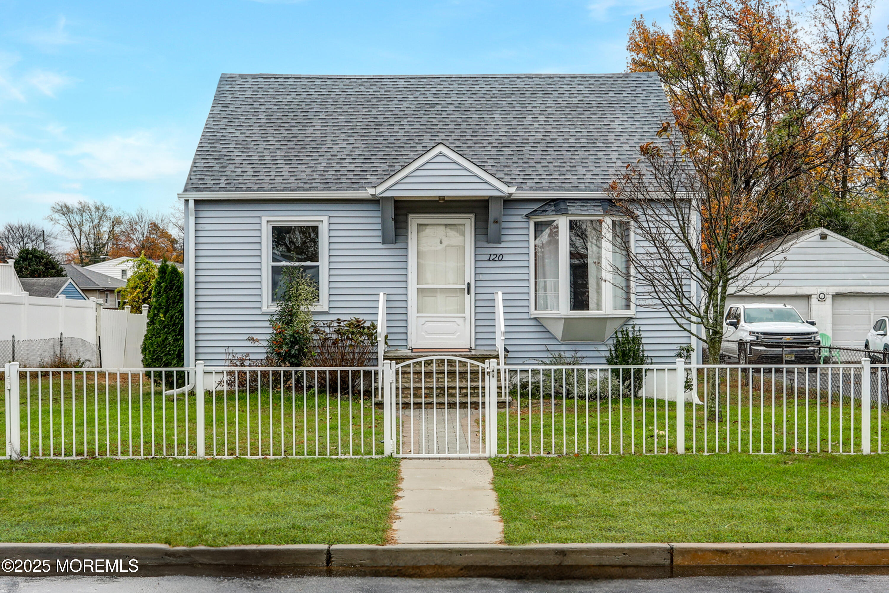 120 Victoria Place Union Beach, NJ 07735 - Photo 3 of 18 4