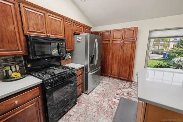 $969,000 | 9939 Crestlane Court, Spring Valley, CA 91977