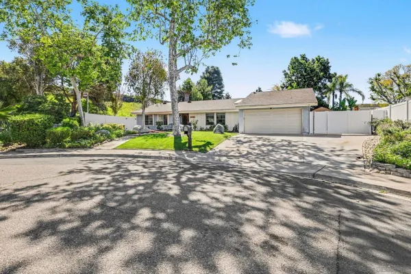 $969,000 | 9939 Crestlane Court, Spring Valley, CA 91977