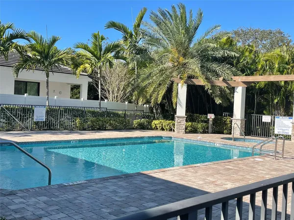 a view of a house with backyard and tree