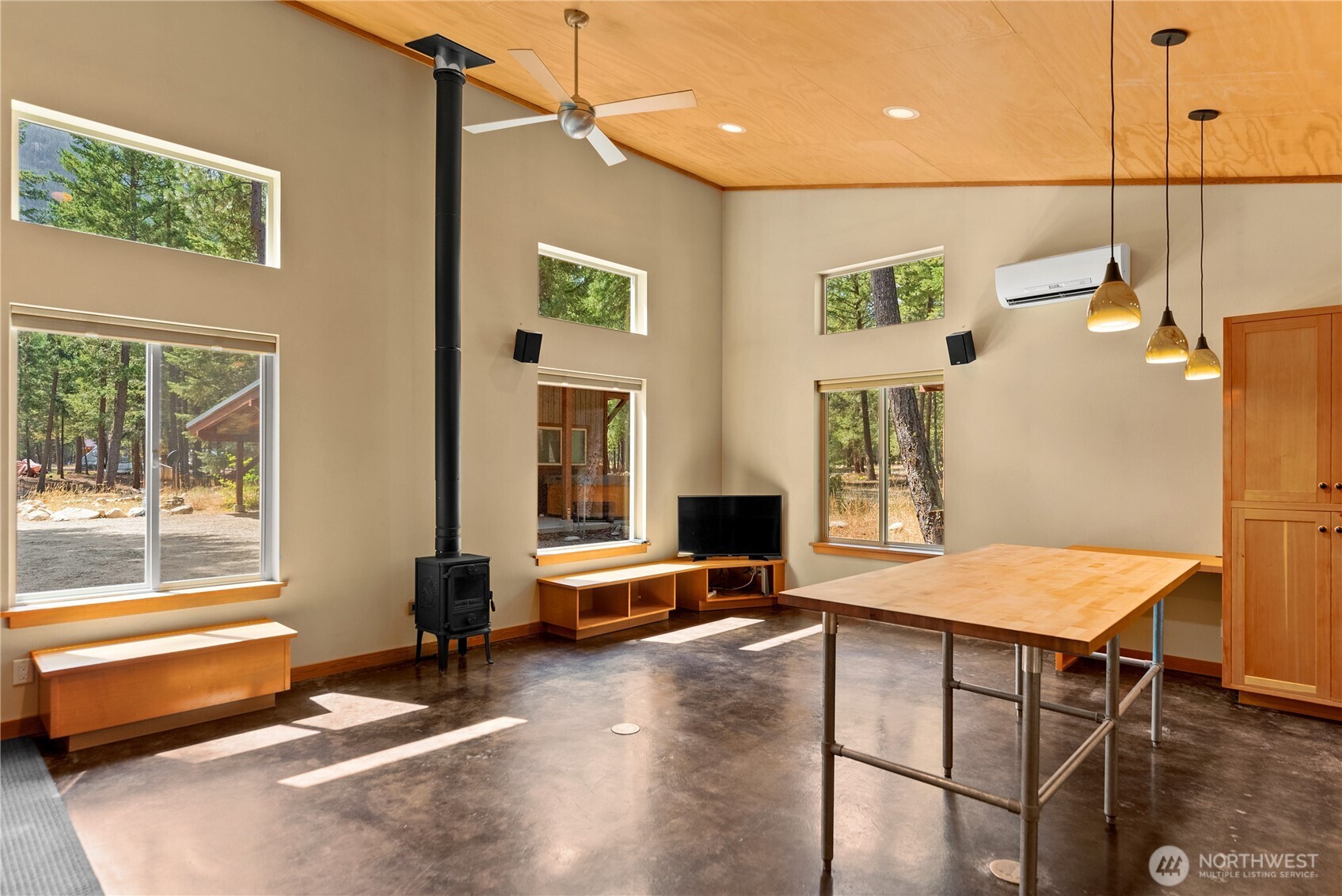 16 Littell Road Mazama, WA 98833 - Photo 31 of 40 a living room with patio furniture and a large window