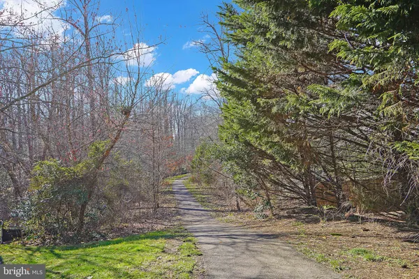 $1,450,000 | 7366 Hunters Oak Court, Springfield, VA 22150