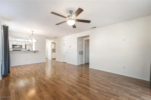 $1,700 | 1851 Hillpointe Road, Unit 1522, Henderson, NV 89074